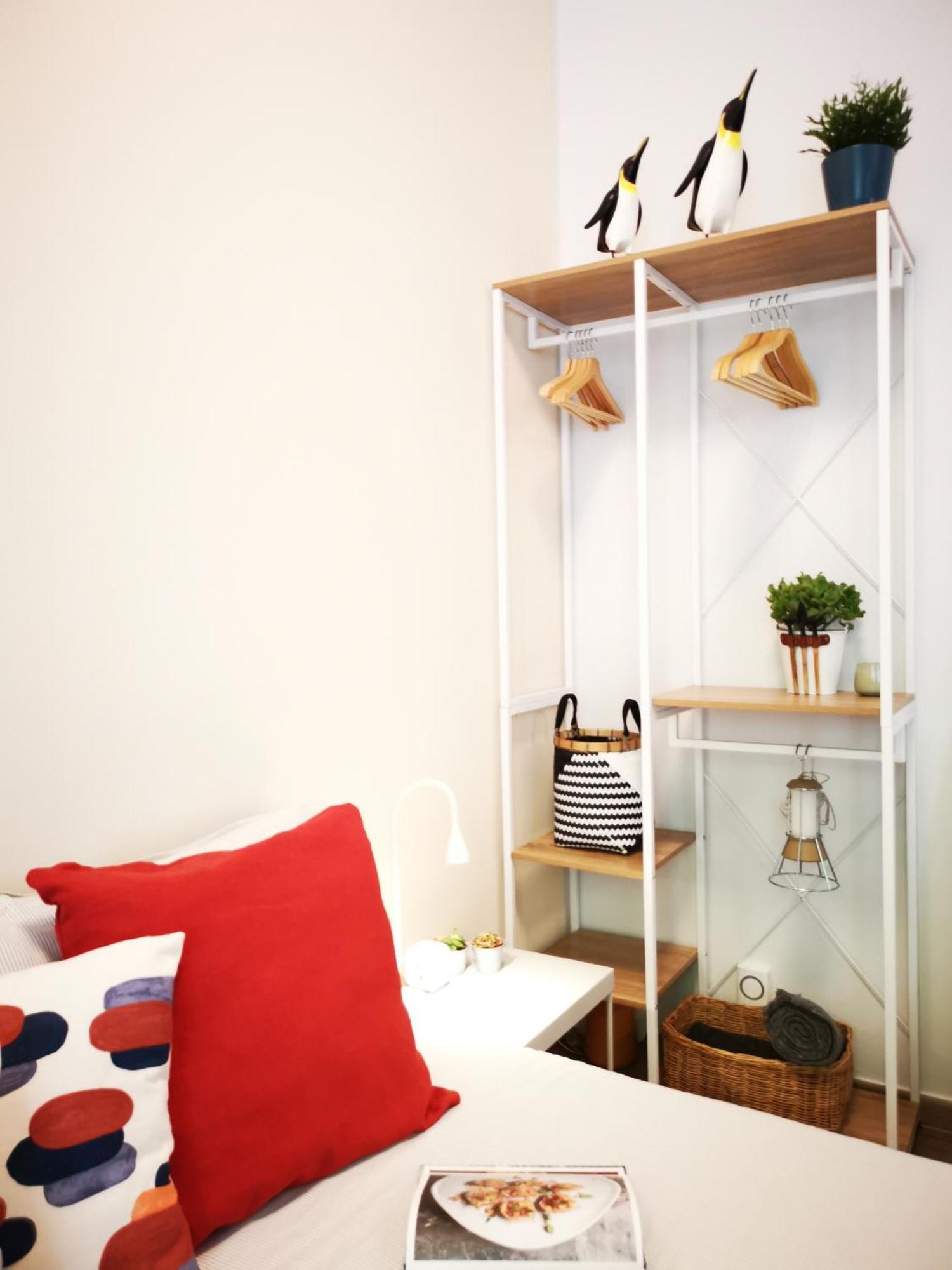 Spacious Apartment 50 Meters From The Metro ميلان الغرفة الصورة