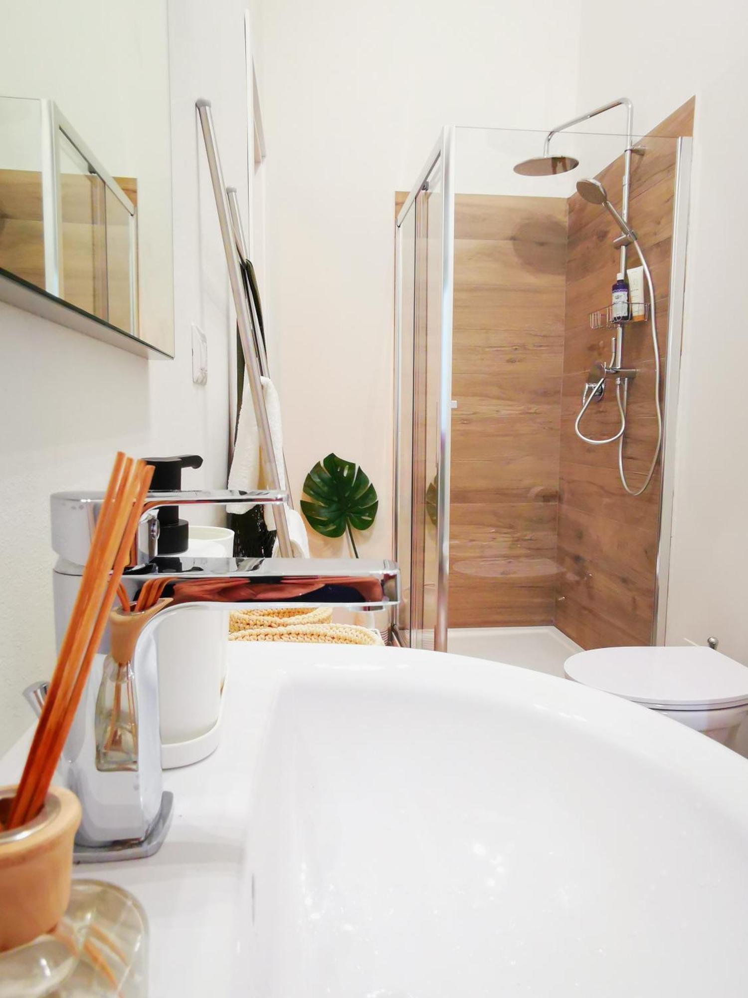 Spacious Apartment 50 Meters From The Metro ميلان الغرفة الصورة