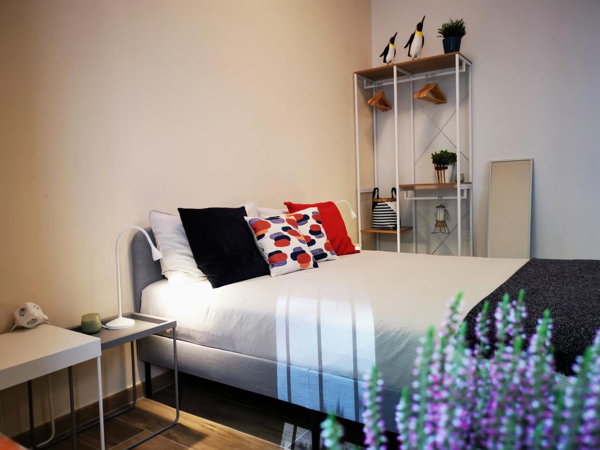 Spacious Apartment 50 Meters From The Metro ميلان الغرفة الصورة