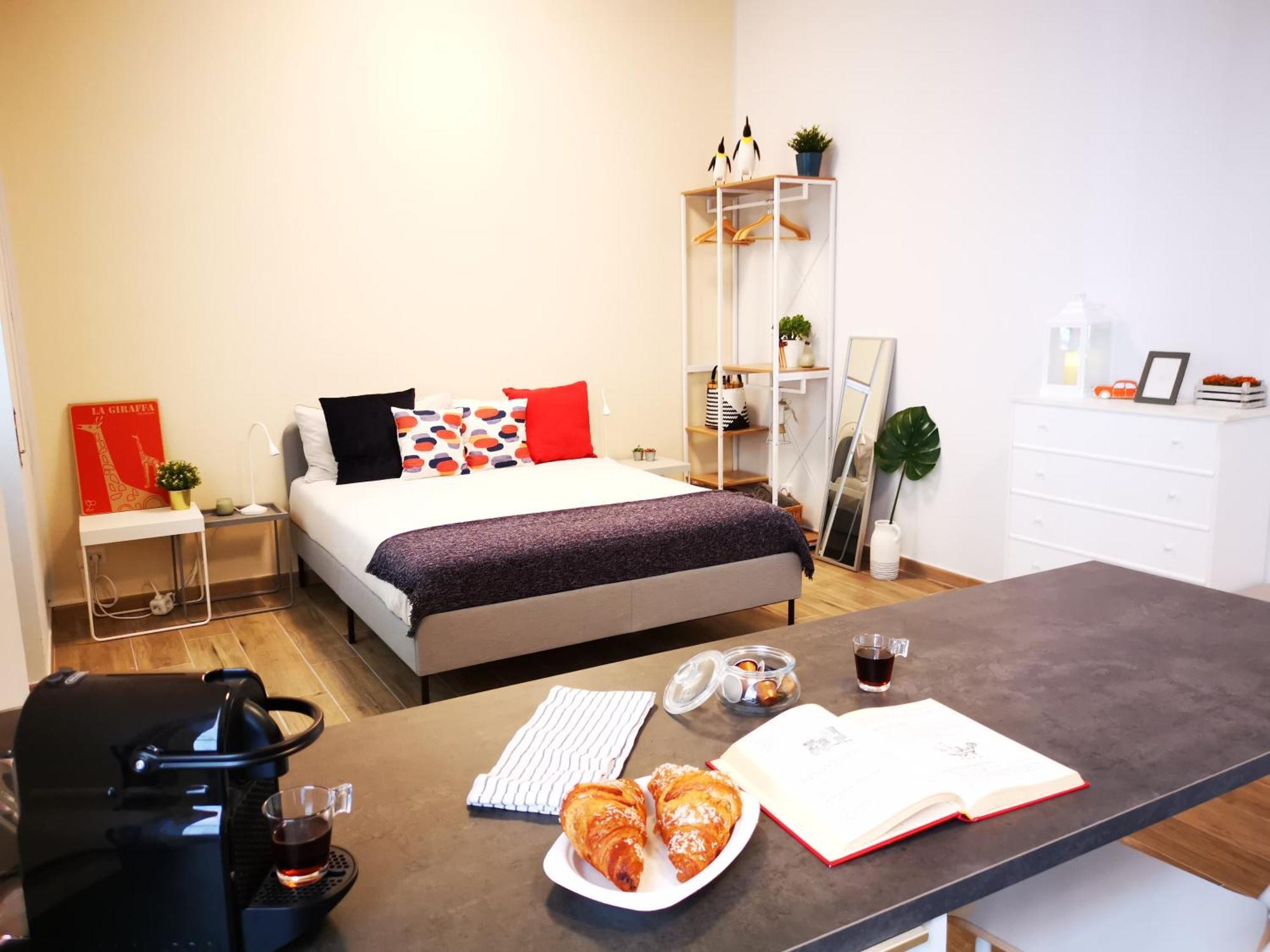 Spacious Apartment 50 Meters From The Metro ميلان الغرفة الصورة